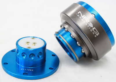 NRG  Quick Release Kit Gen 2.0 - New Blue Body/Titanium Chrome Ring